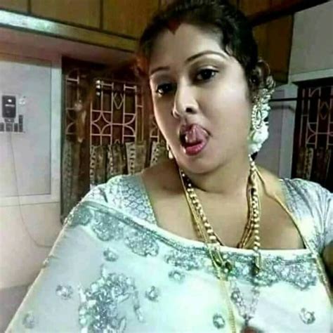 Village married Tamil Aunty sucks the bf dick in sex video